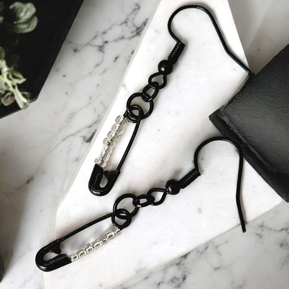 5 For $25💫Small Punk Rocker Black Safety Pin Beads Dangles Earrings - Picture 3 of 4